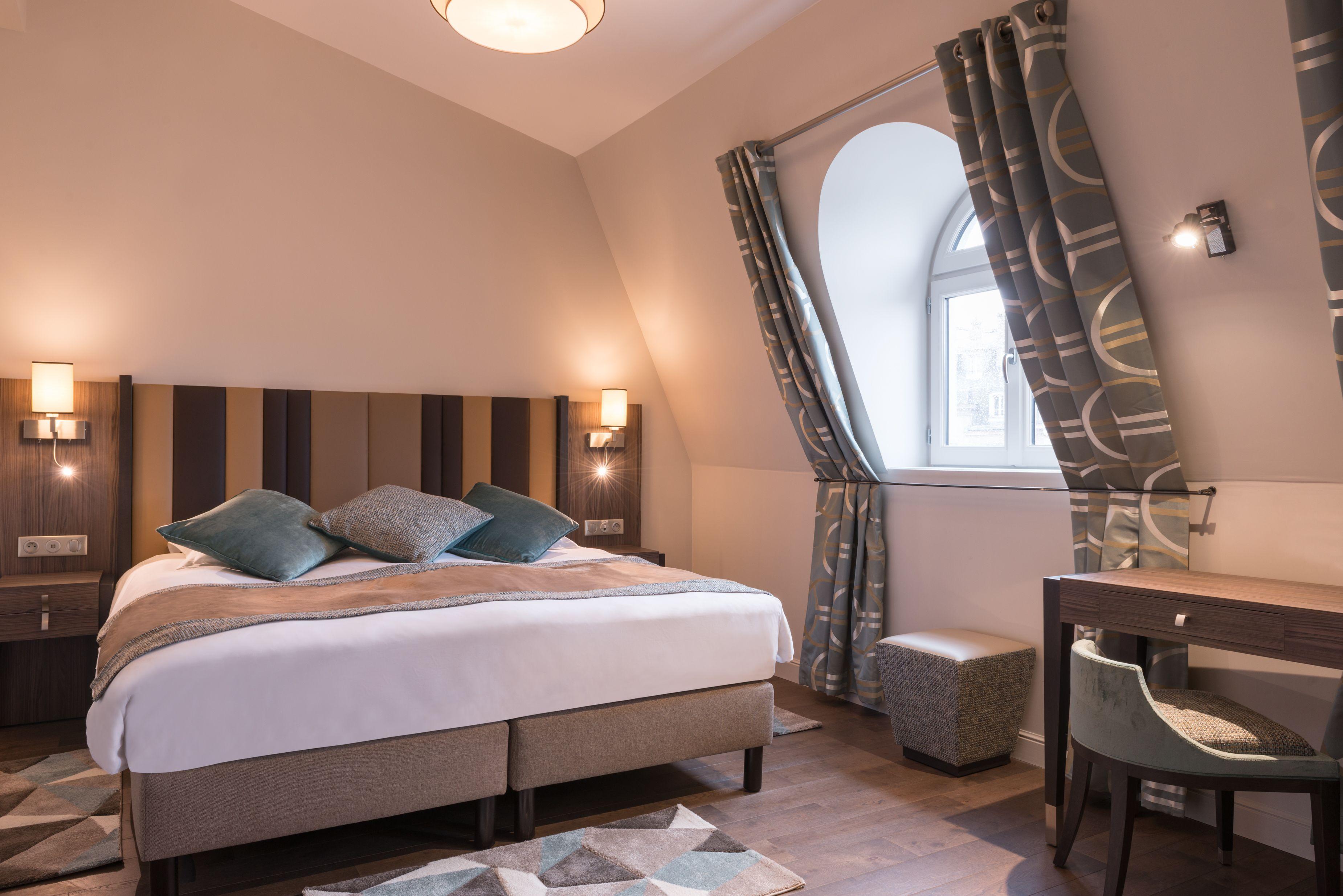 Régence Etoile 4* Parigi